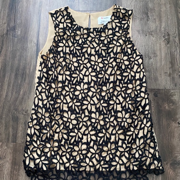 Neumann Marcus top. - Picture 2 of 3